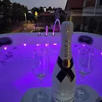 Asa With Private Jacuzzi