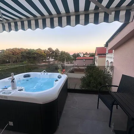 Asa With Private Jacuzzi Apartmán