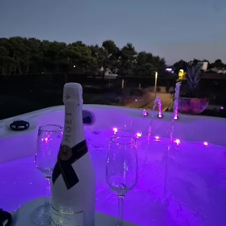 Asa With Private Jacuzzi *
