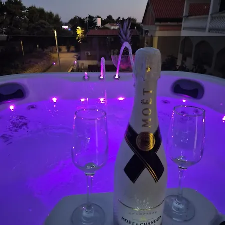 Asa With Private Jacuzzi