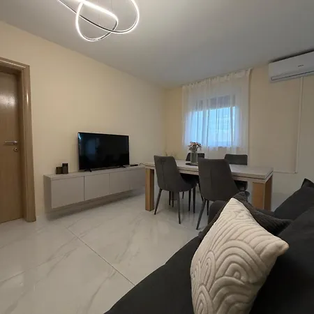 Asa With Private Jacuzzi Apartmán