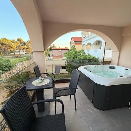 Asa With Private Jacuzzi Apartmán *