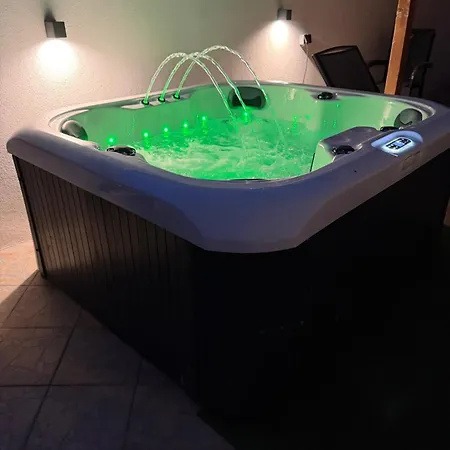 Asa With Private Jacuzzi Апартаменты *