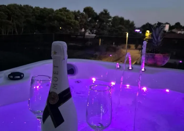 Asa With Private Jacuzzi *